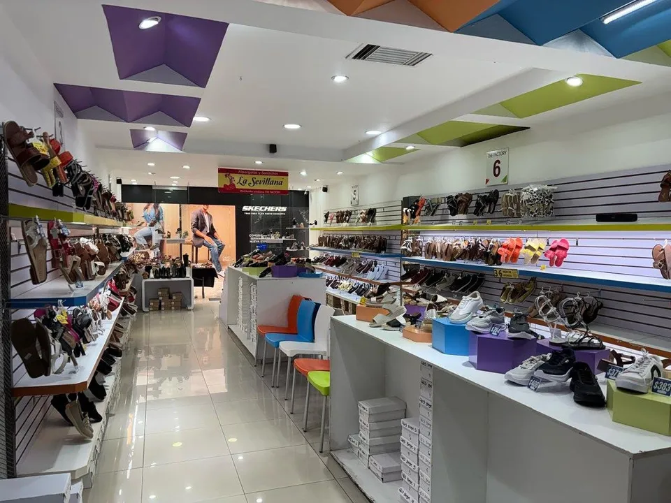 Foto 6 de Local en Renta en Galeria del Calzado - Av. México 3225 - 11