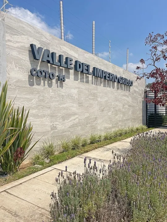 Foto 2 de RESIDENCIA EN VENTA EN VALLE IMPERIAL