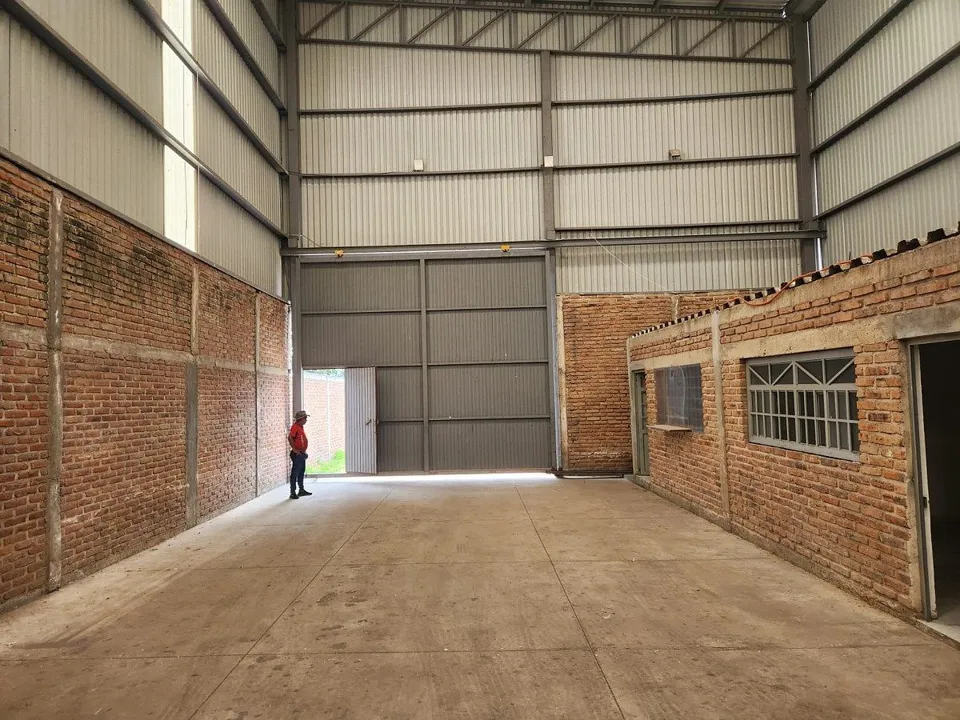 Foto 3 de SE RENTA BODEGA DE 1,000MTS2 CERCA DEL CAT DE TLAJOMULCO