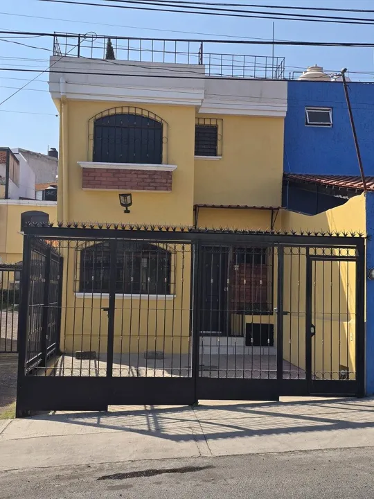 Casa en Renta en Las Águilas sobre avenida