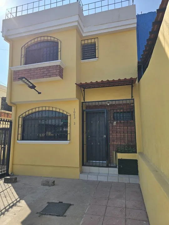 Foto 2 de Casa en Renta en Las Águilas sobre avenida