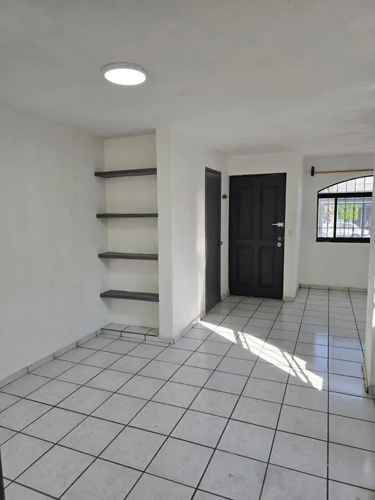 Foto 9 de Casa en Renta en Las Águilas sobre avenida