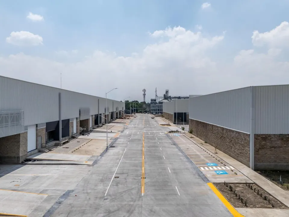 Foto 3 de Bodega NUEVA en Renta en Álamo Industrial a 3 min de Calz Lázaro Cárdenas