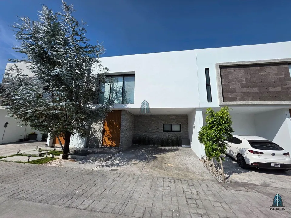 Hermosa Casa de 3 niveles en Fraccionamiento El Eden