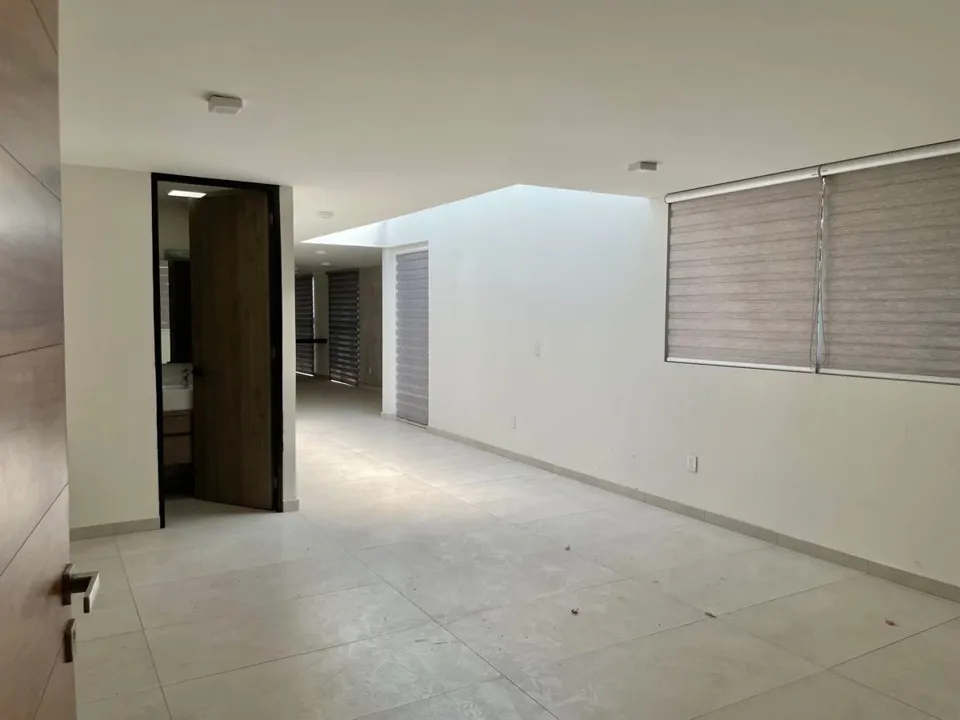 Foto 5 de Se renta oficina totalmente remodelada en Chapalita, 6 H, 6.5 B