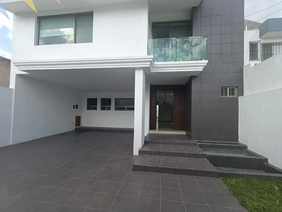 Foto 2 de Casa en venta en Jardines de Guadalupe Zapopan Jalisco