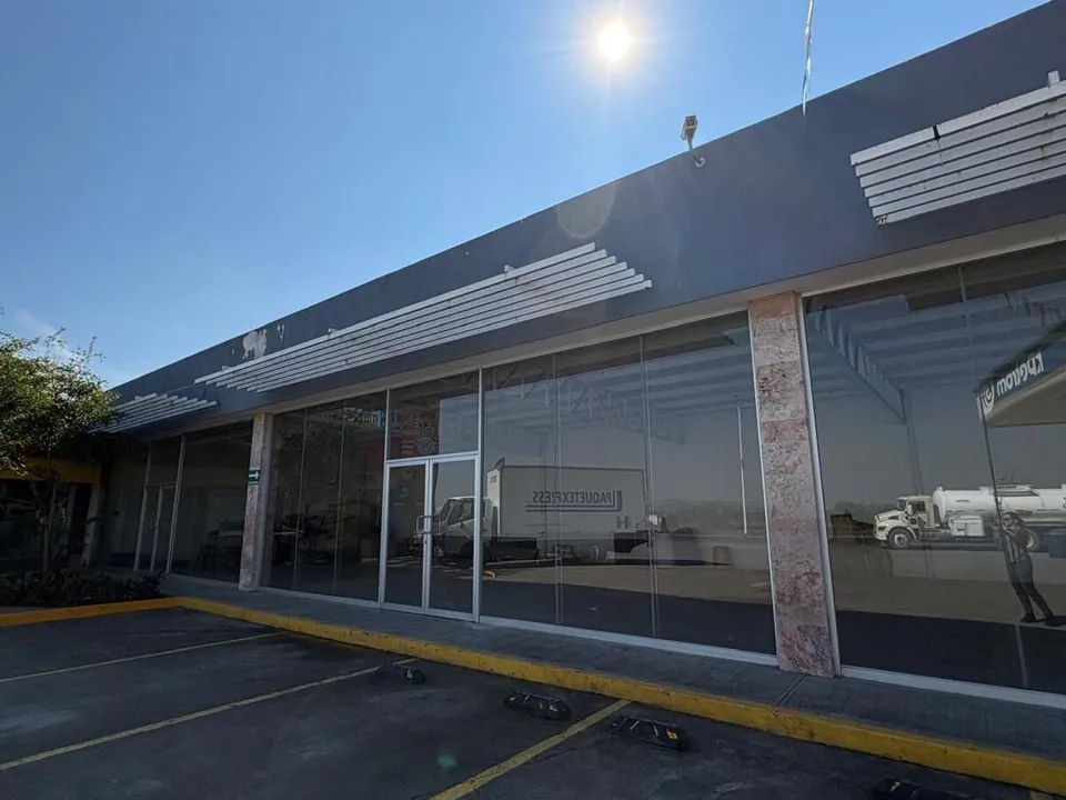 LOCAL - COMERCIAL EN RENTA A 2 KM. DEL AEROPUERTO DE GDL