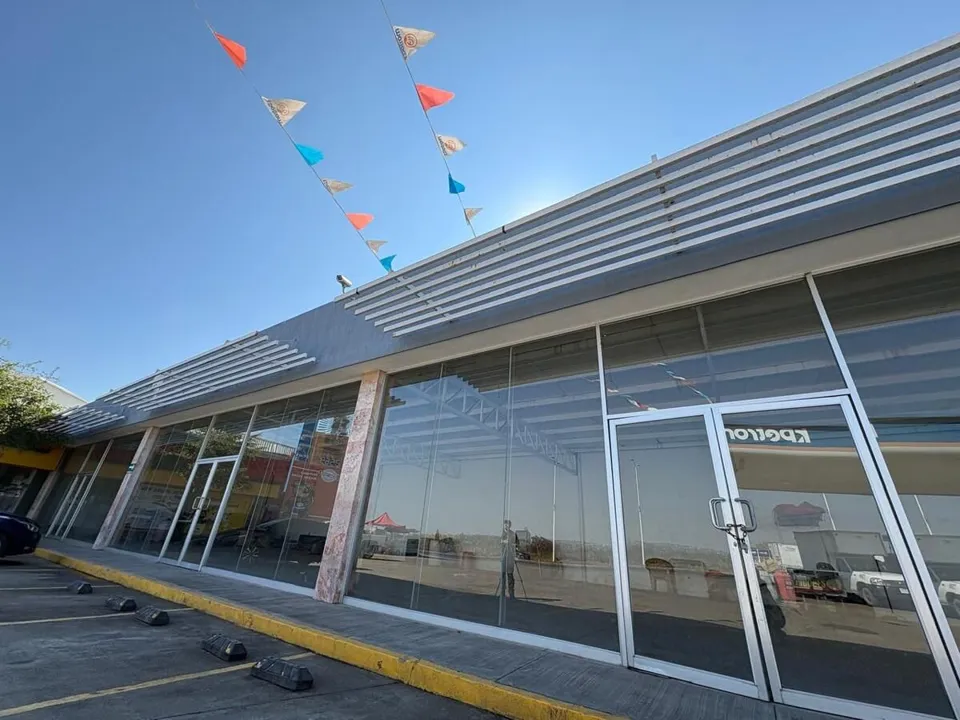 Foto 3 de LOCAL - COMERCIAL EN RENTA A 2 KM. DEL AEROPUERTO DE GDL
