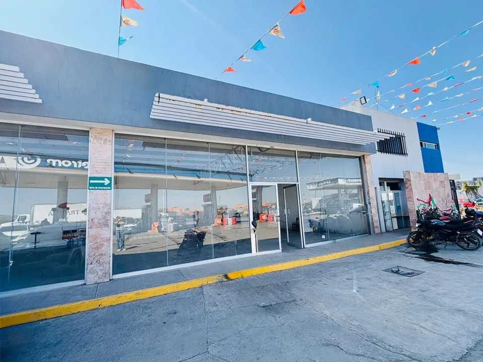 Foto 4 de LOCAL - COMERCIAL EN RENTA A 2 KM. DEL AEROPUERTO DE GDL