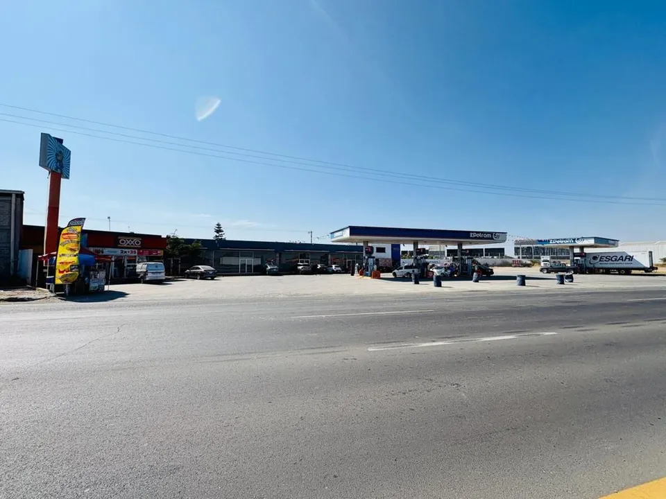 Foto 5 de LOCAL - COMERCIAL EN RENTA A 2 KM. DEL AEROPUERTO DE GDL