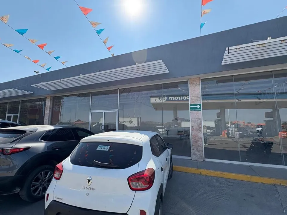 Foto 7 de LOCAL - COMERCIAL EN RENTA A 2 KM. DEL AEROPUERTO DE GDL