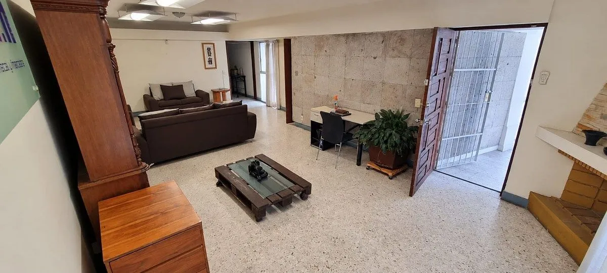 Foto 3 de CASA EN VENTA · JARDINES DEL BOSQUE