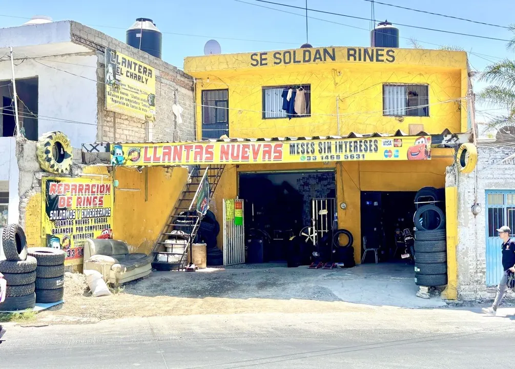 Locales y departamentos en Venta Prol. Av Guadalupe