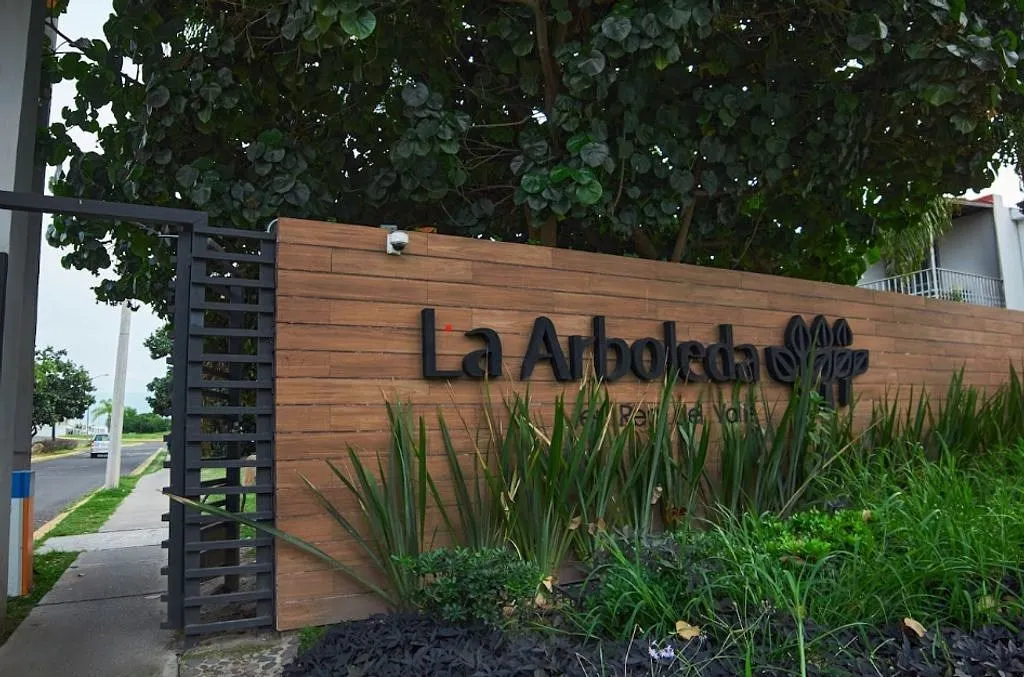 Casa en venta modelo TISU en Real del Valle, Tlajomulco de Zúñiga
