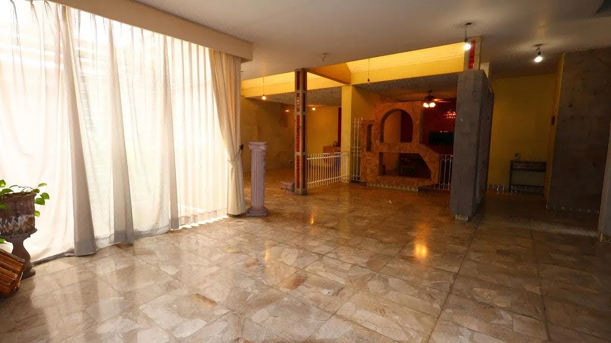 Foto 6 de Casa en Venta, Jardines del Bosque, Guadalajara, Jalisco.