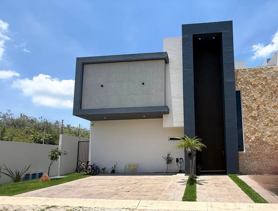 Foto 2 de Casa de autor amueblada en venta Bosques de Santa Anita