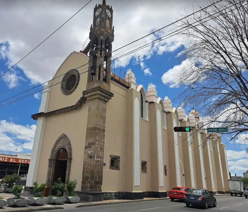 Foto 6 de Casa con Uso de Suelo Comercial o Mixto en venta en Calle Francisco Zarco, Artesanos, Guadalajara