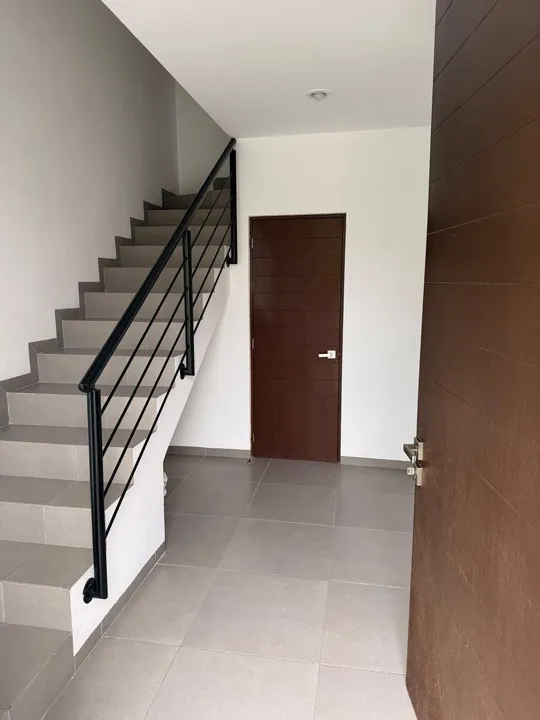 Foto 3 de Casa de 3 niveles con estudio y terraza en RENTA junto a Galerías Santa Anita