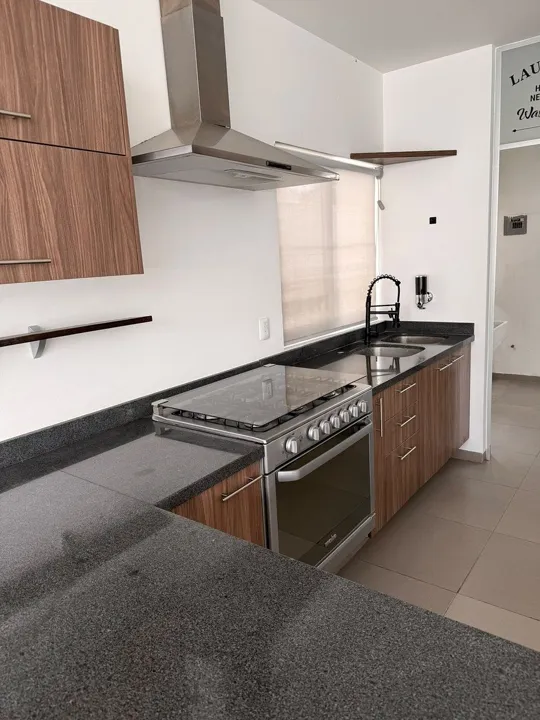 Foto 6 de Casa de 3 niveles con estudio y terraza en RENTA junto a Galerías Santa Anita