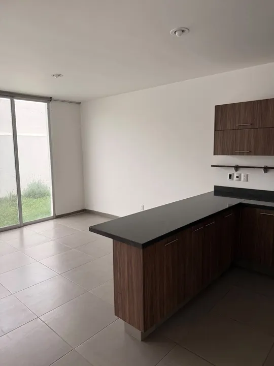 Foto 7 de Casa de 3 niveles con estudio y terraza en RENTA junto a Galerías Santa Anita