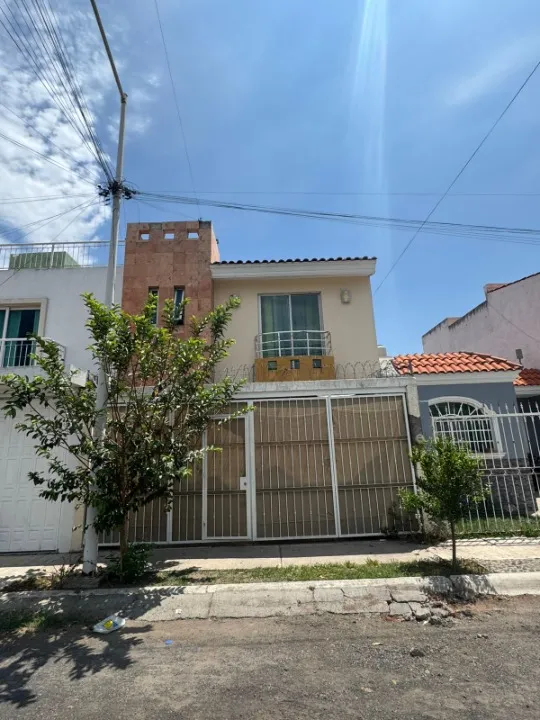 Foto 2 de Casa en venta en Privada Barranca Del Oro, Residencial De La Barranca, Guadalajara
