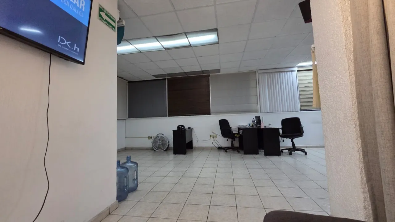 Foto 3 de Bodega Comercial en venta en Calle Eulogio Parra, SAGRADA FAMILIA, GUADALAJARA