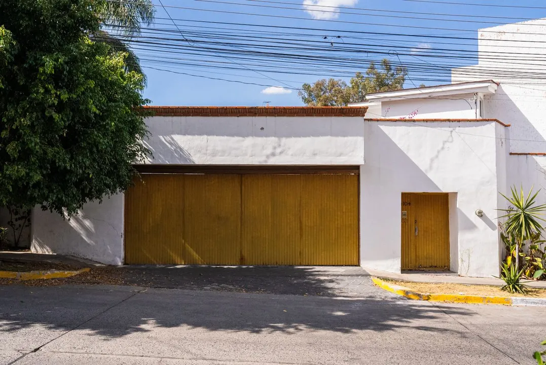 CASA EN VENTA EN ESQUINA LOMAS ALTAS, ZAPOPAN
