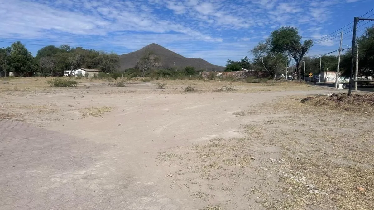 Foto 2 de OPORTUNIDAD DE INVERSION TERRENO COMERCIAL EN GALEANAS RESIDENCIAL EN TLAJOMULCO