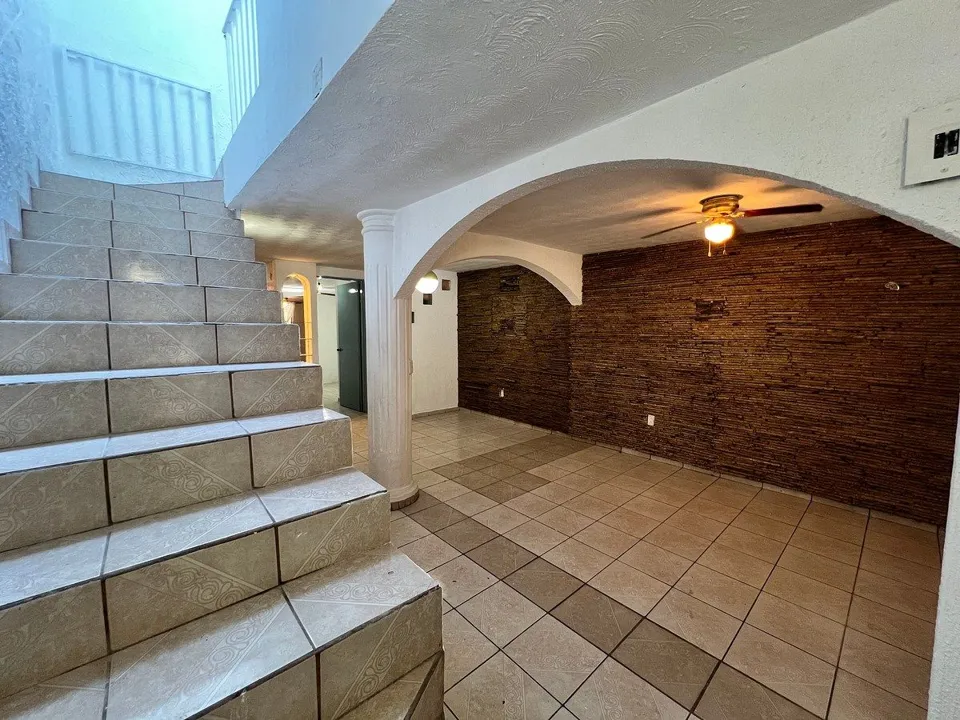 Foto 5 de Casa en venta en Valle Dorado Inn, Tlajomulco | 4 recámaras y sala de TV