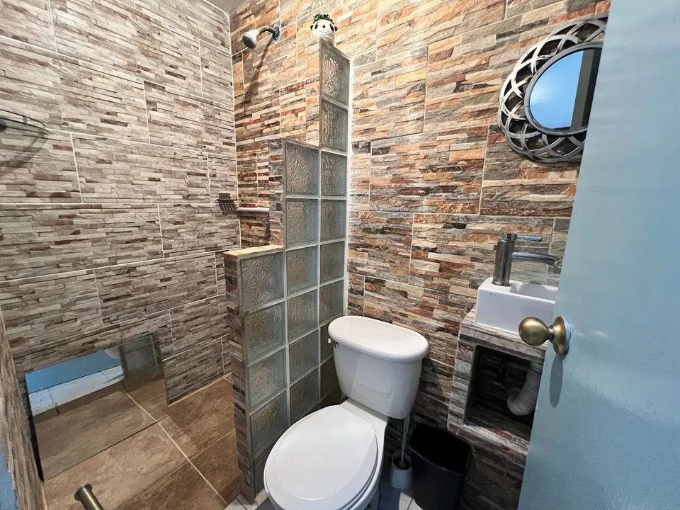 Foto 7 de Casa en venta en Valle Dorado Inn, Tlajomulco | 4 recámaras y sala de TV