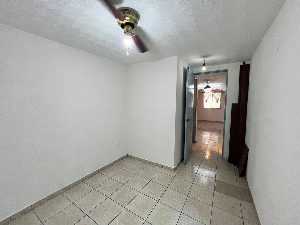 Foto 9 de Casa en venta en Valle Dorado Inn, Tlajomulco | 4 recámaras y sala de TV